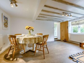 Dining - 2 Bed in Cheltenham (oc-46677) (Bourton-on-the-Water)