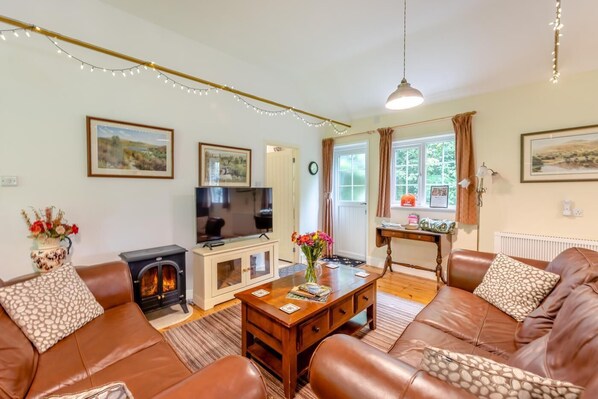 Living area - 2 Bed in Newton Abbot (oc-46409) (Haytor)