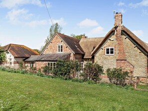 Exterior - 5 Bed in Sturminster Newton (oc-76458) (Woodrow)