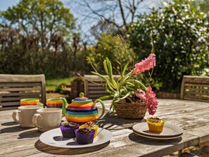 Outdoor dining - 5 Bed in Sturminster Newton (oc-76458) (Woodrow)