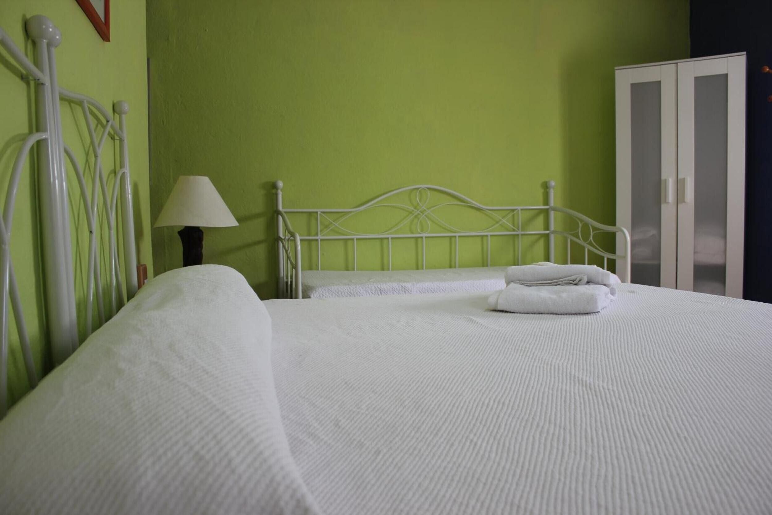 WiFi, bed sheets