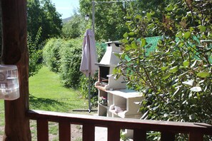 Property grounds - Casa Rural 'Las Tejeruelas' with Mountain Views, Private Pool and Wi-Fi (Navacepedilla de Corneja)