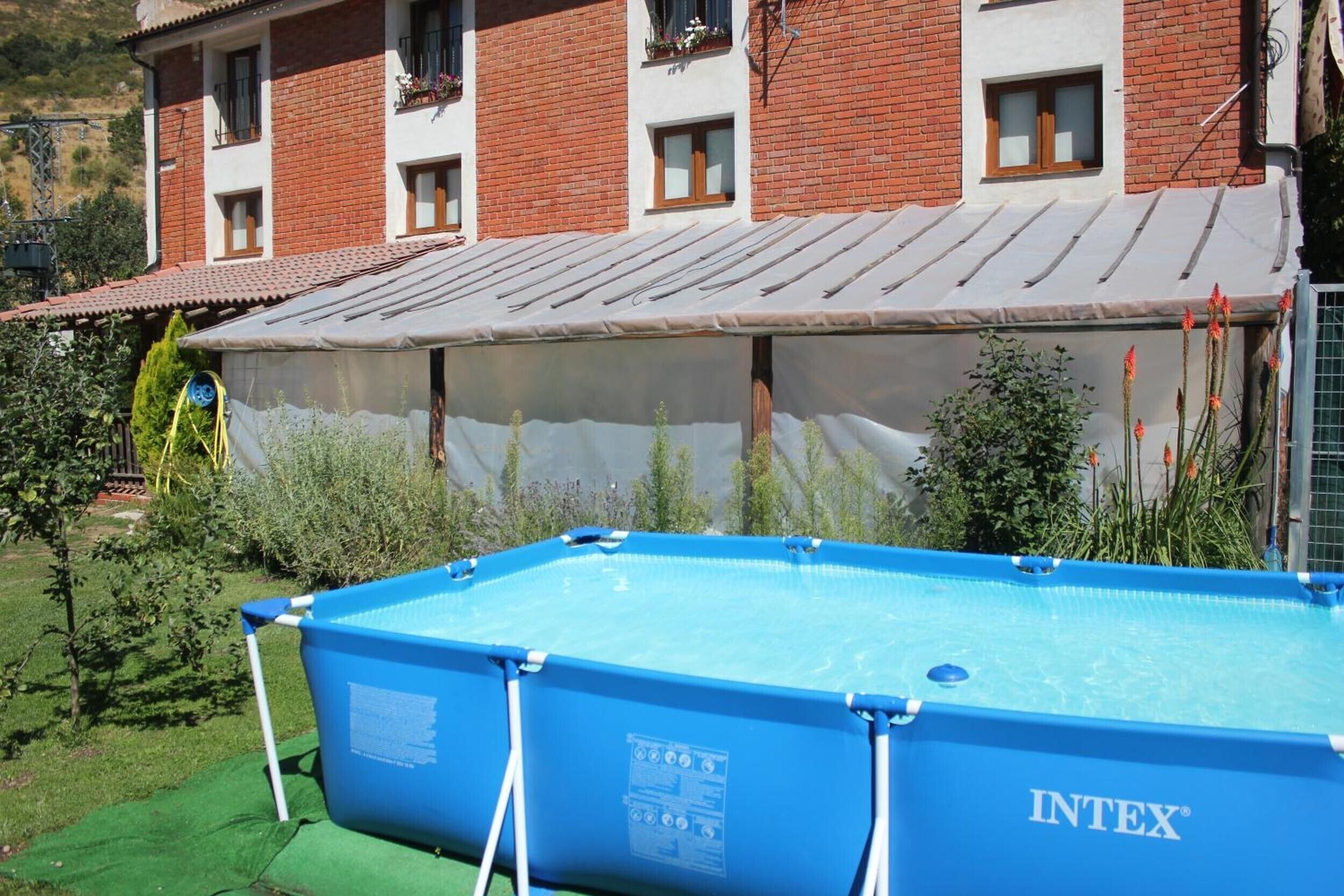 Bañera de hidromasaje al aire libre