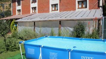 Bañera de hidromasaje al aire libre