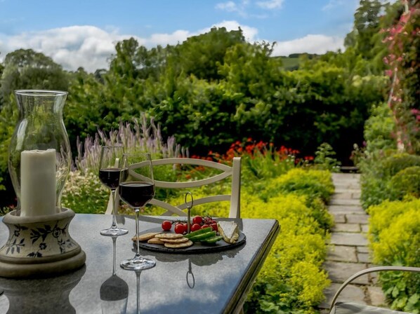 Outdoor dining - 3 Bed in Minehead (oc-78698) (North Quarme)