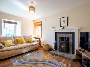 Living area - 3 Bed in Pitlochry (oc-78841) (Dalchalloch)