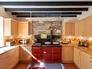 Dishwasher, highchair, cookware/dishes/utensils - 3 Bed in Pitlochry (oc-78841) (Dalchalloch)