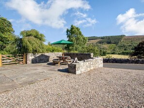 Outdoor dining - 3 Bed in Pitlochry (oc-78841) (Dalchalloch)