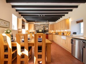 Dishwasher, high chair, cookware/dishes/utensils - 3 Bed in Pitlochry (oc-78841) (Dalchalloch)