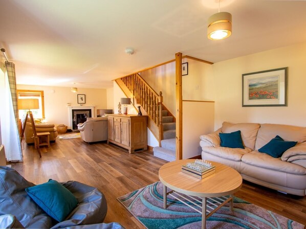 Living area - 3 Bed in Pitlochry (oc-78841) (Dalchalloch)
