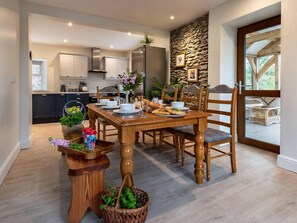 Dining - 4 Bed in Llandysul (oc-78801) (Llandysiliogogo)