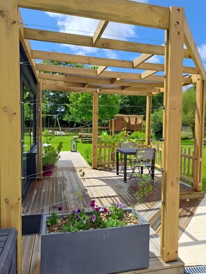 Outdoor dining - Cozy Family Room - The Vendée Cocoon (Saint-André-Goule-d'Oie)