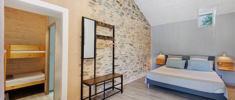 1 bedroom, WiFi, bed sheets