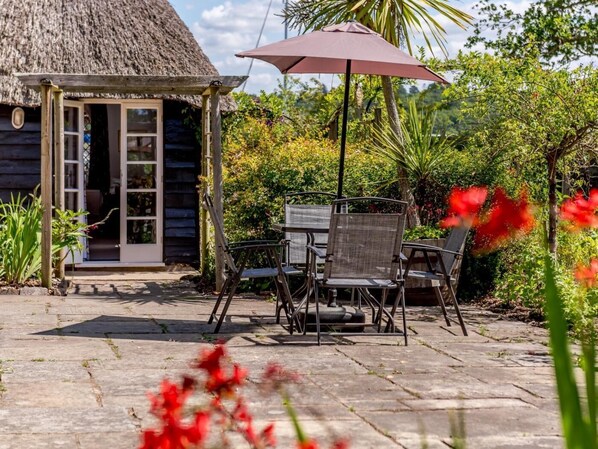 Outdoor dining - 1 Bed in Brockenhurst (oc-78767) (Bucklers Hard)