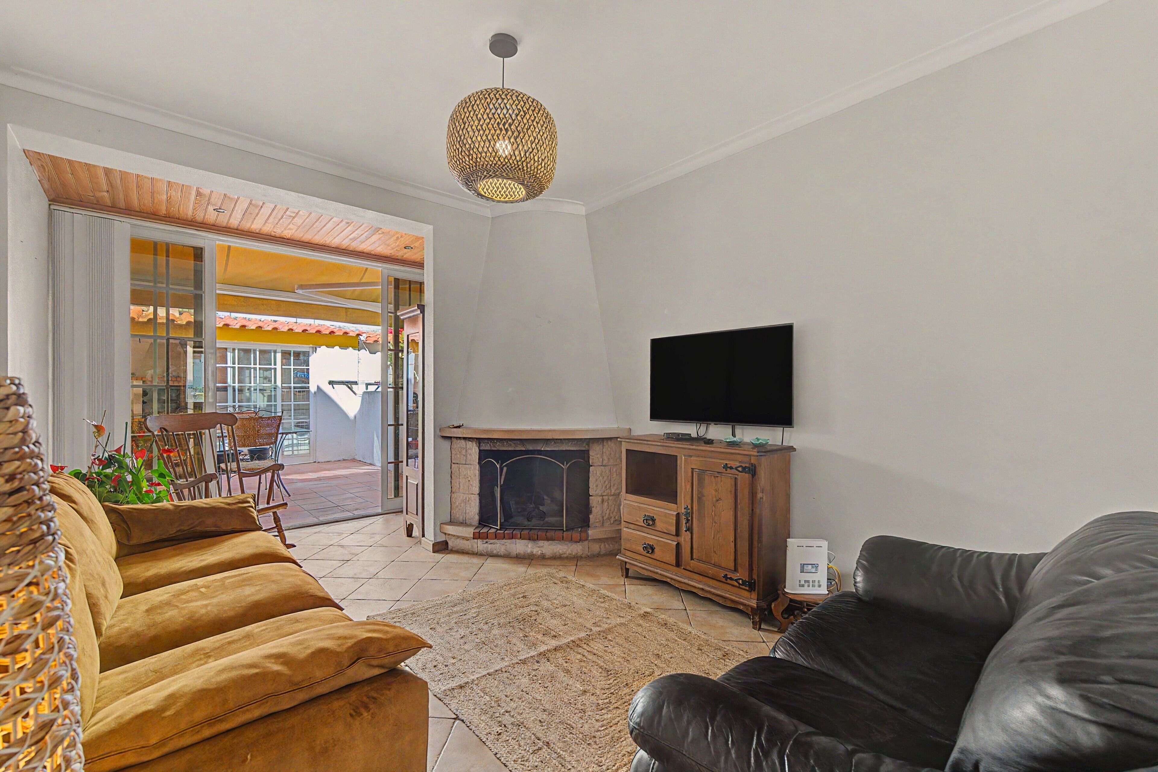 TV, fireplace, stereo