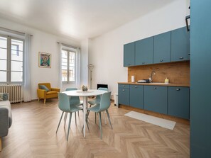 Interior - Spacious and Bright, Near Train Station and Palais des Festivals - BENAKEY (Cannes)