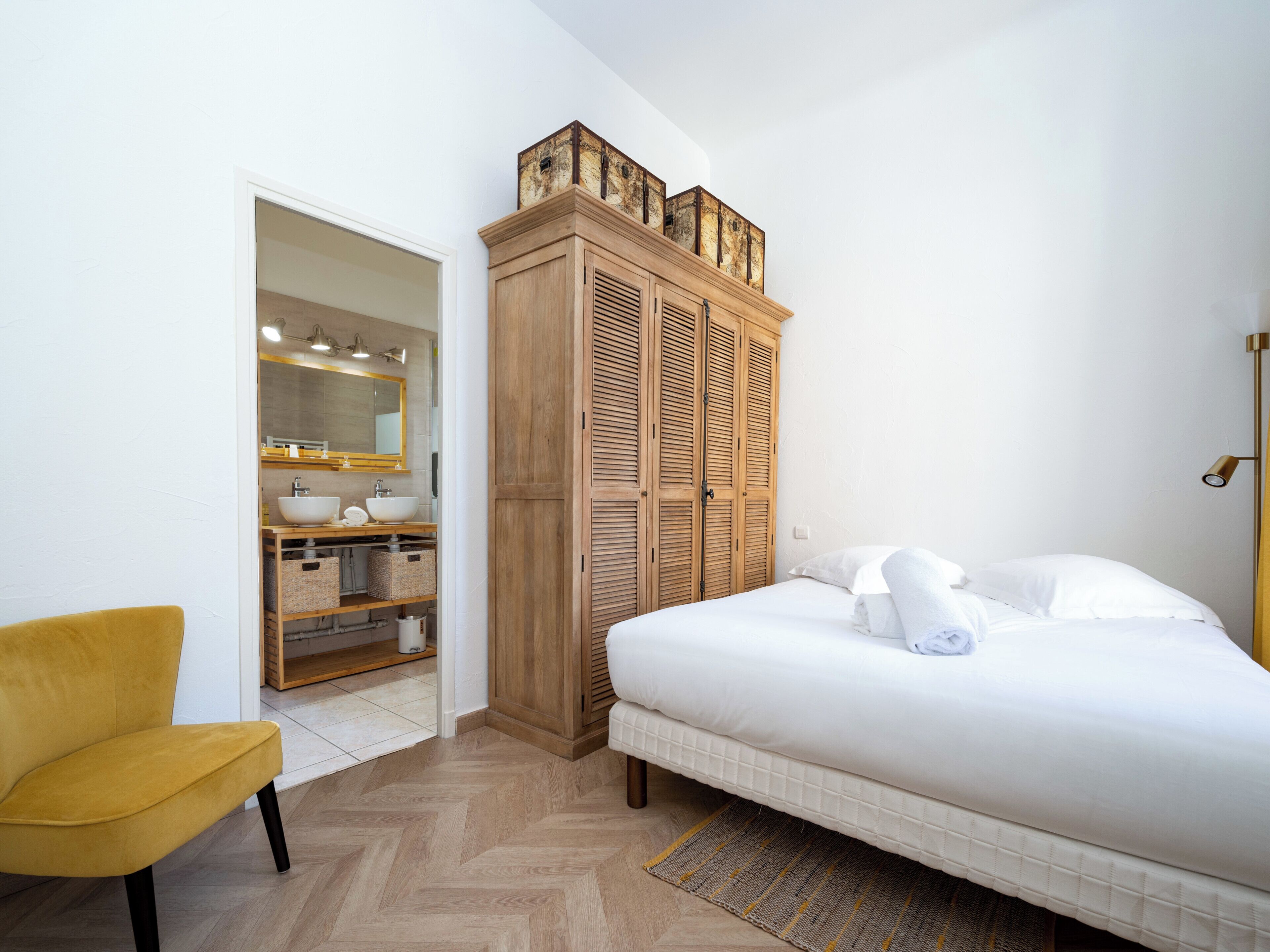 2 bedrooms, iron/ironing board, WiFi