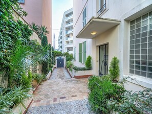 Exterior detail - Spacious and Bright, Near Train Station and Palais des Festivals - BENAKEY (Cannes)