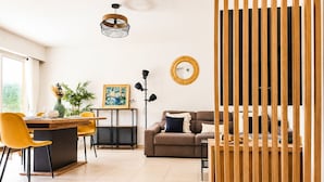 Interior - Sunny Terrace & Open Views | Pool, Parking, A/C | Cannes – BENAKEY (Cannes)