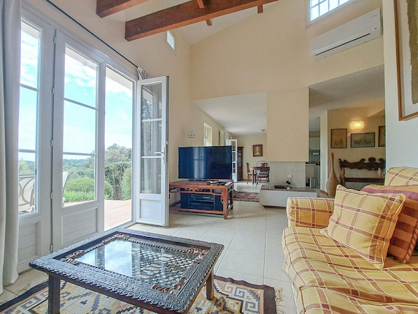 TV, fireplace - House, Green setting, Large garden, AC - Private Pool - Terrace - BENAKEY (Opio)