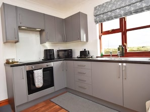 Oven, high chair, cookware/dishes/utensils - 1 Bed in Launceston (oc-79379) (Davidstow)
