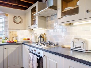 Oven, high chair, cookware/dishes/utensils - 3 Bed in Narberth (oc-79443) (Narberth)