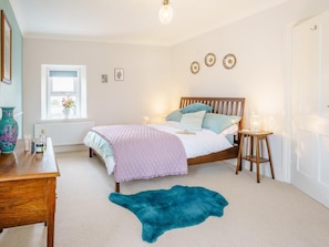 Travel cot, free WiFi, bed sheets - 3 Bed in Narberth (oc-79443) (Narberth)