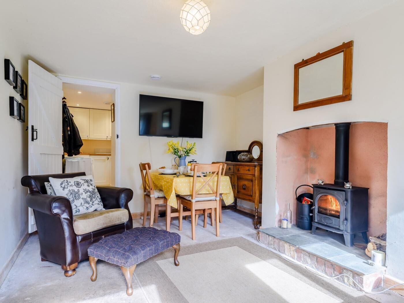 TV, fireplace