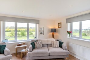 TV, fireplace - 3 Bed in Belford (oc-79178) (Easington)