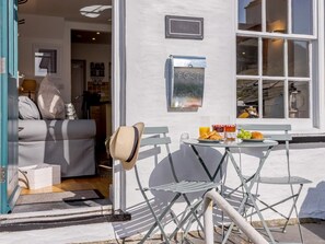 Outdoor dining - 1 Bed in Aberdovey (oc-79148) (Aberdovey)