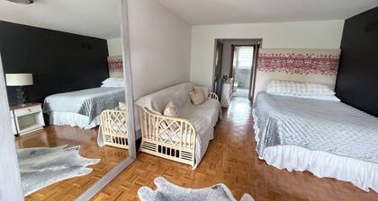 Place to Stay in Vaughan near Wonderland and Vaughan Mills. Short walk to Plaza