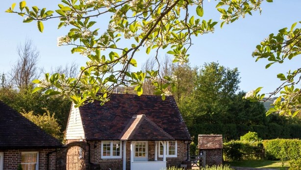 A traditional brick house with a pitched roof, a front porch, and a well-maintained garden. - 1 Bed in Lewes (oc-79182) (Beddingham)
