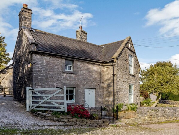 Exterior - 3 Bed in Ashbourne (oc-79554) (Wetton)