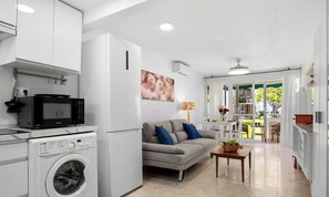 Interior - 1BR Apt walk to the Beach | Pool & Garden (Benalmádena)