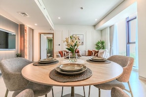 Dining - HAVN - 1 Bed in Condor, Golf Course View (Dubai)