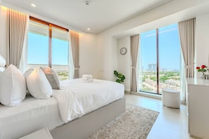 Desk, iron/ironing board, WiFi, bed sheets - HAVN - 1 Bed in Condor, Golf Course View (Dubai)