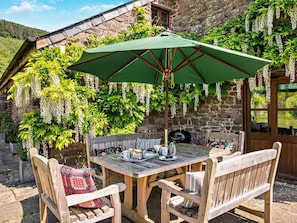 Outdoor dining - 4 Bed in Brecon (oc-bn003) (Merthyr Tydfil)