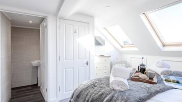 4 bedrooms, travel cot, free WiFi, bed sheets