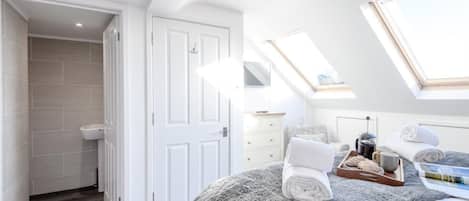 4 habitaciones, cuna de viaje, wifi gratis y ropa de cama