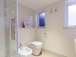 Bathroom - 2 Bed in Brixham (oc-80453) (Brixham)