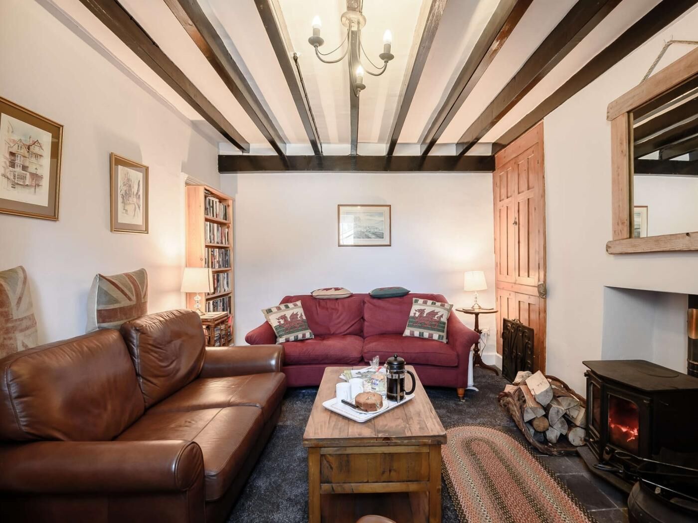 TV, fireplace