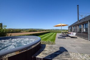 Outdoor dining - 2 Bed in Leominster (oc-80510) (Eye, Moreton and Ashton)