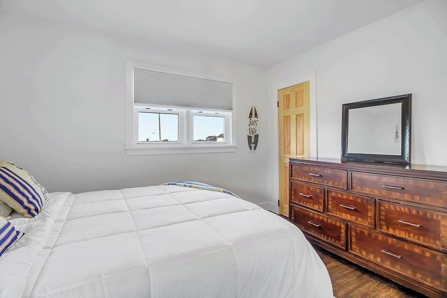 Iron/ironing board, internet, bed sheets