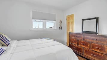 Iron/ironing board, internet, bed sheets