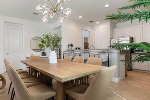 Dining - Sparkling Vacations–Magic Meets Florida Relaxation (Kissimmee)