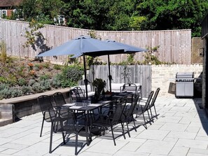 Outdoor dining - 6 Bed in Blandford Forum (oc-80549) (Milborne Saint Andrew)