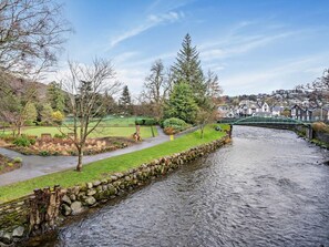 A river with a stone wall and a green bridge. - 2 Bed in Keswick (oc-80515) (Keswick)