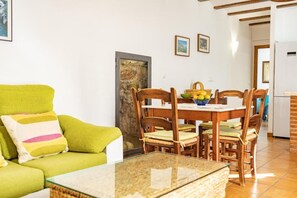 Căn hộ, sân hiên, quang cảnh vườn | Khu ăn uống