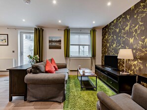 TV - 1 Bed in Tenby (oc-fb052) (Tenby)