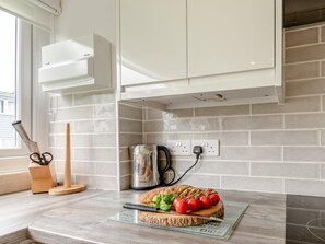 Oven, dishwasher, high chair, cookware/dishes/utensils - 2 Bed in Pembroke (oc-fb101) (Freshwater East)